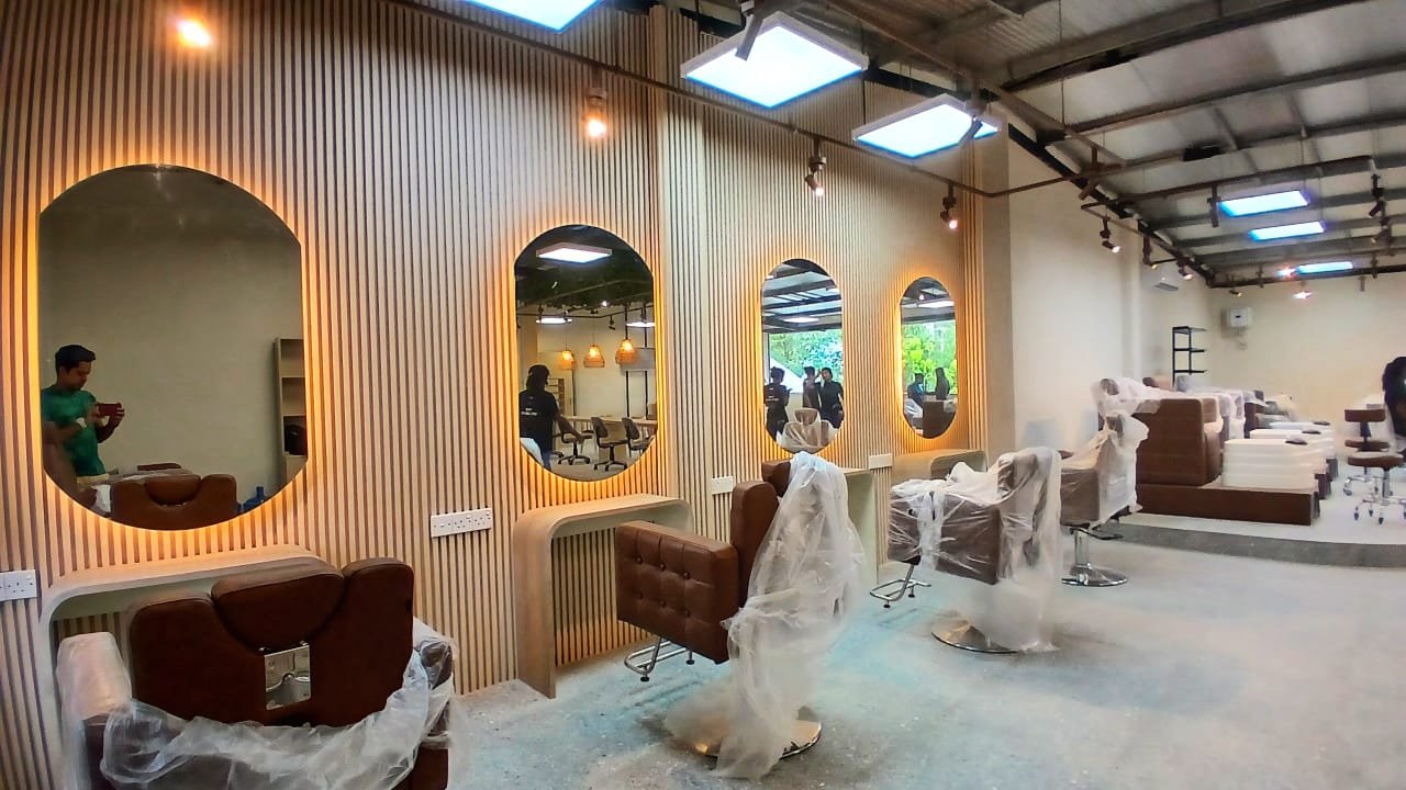 Naturals Unisex Salon